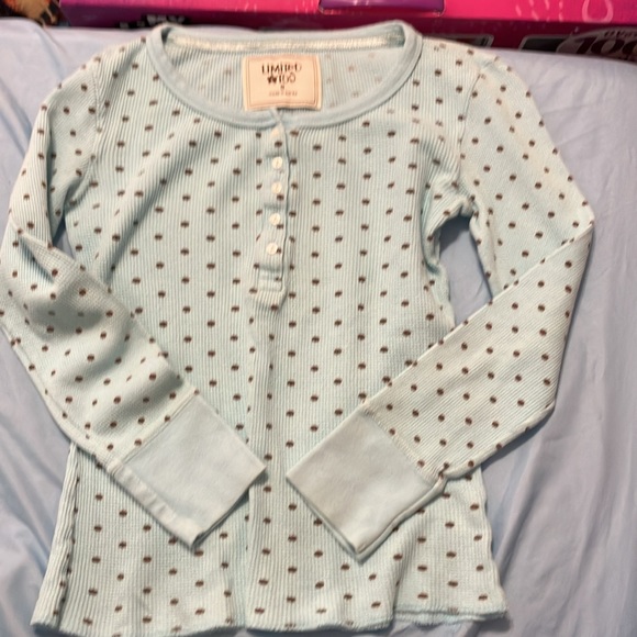 Three girls long sleeve shirts. - Picture 3 of 4